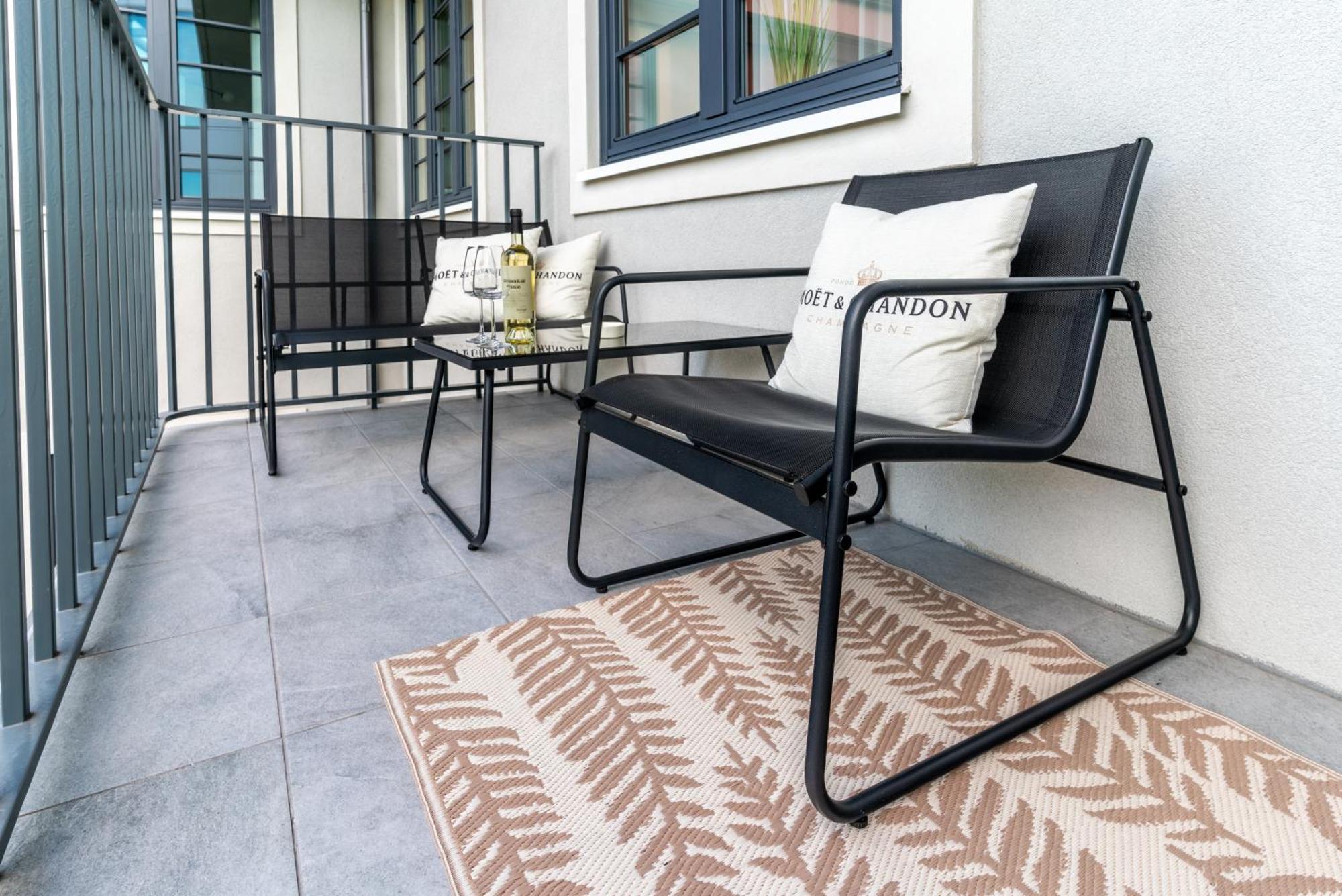 Apartament Versace Jana Pawla Wrocław Exteriör bild